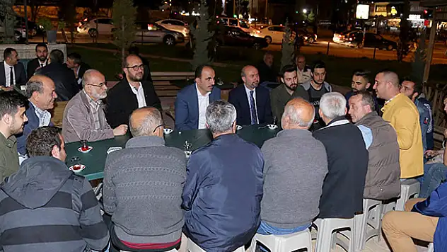 Başkan Altay, teravih sonrası vatandaşlarla buluştu