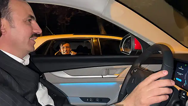 Başkan Altay, TOGG ile şehir turu attı
