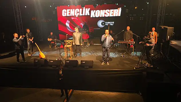 Başkan Altay, Uğur Işılak Konserinde Konyalıların coşkusuna ortak oldu
