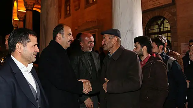 Başkan Altay, vatandaşların kandil bereketine ortak oldu