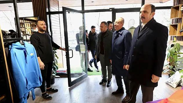 Başkan Altay ve Başkan Kavuş, Dr. Ahmet Özcan Caddesi'nde esnaf ziyareti gerçekleştirdi