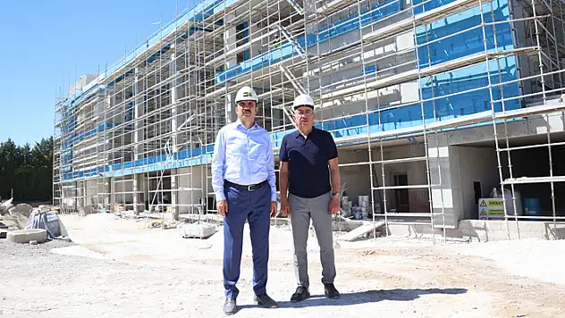 Başkan Altay ve Başkan Kavuş, Yaka Sosyal Tesisleri inşaatını inceledi