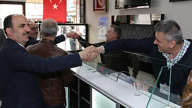 Başkan Altay ve Kavuş Bedesten esnafıyla buluştu