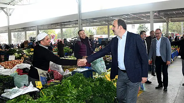 Başkan Altay ve Kavuş'tan pazar ziyareti