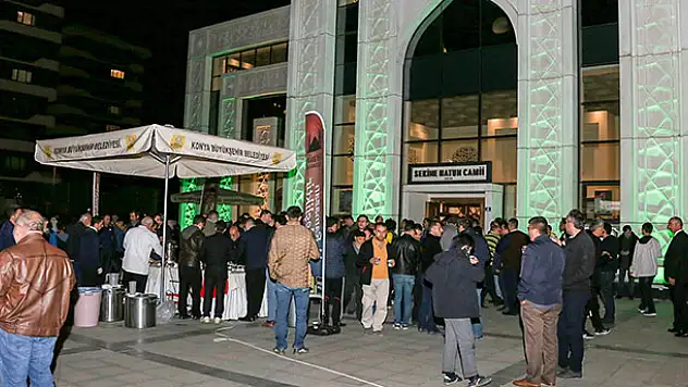Başkan Altay ve Kavuş, teravih buluşmalarında vatandaşı dinledi