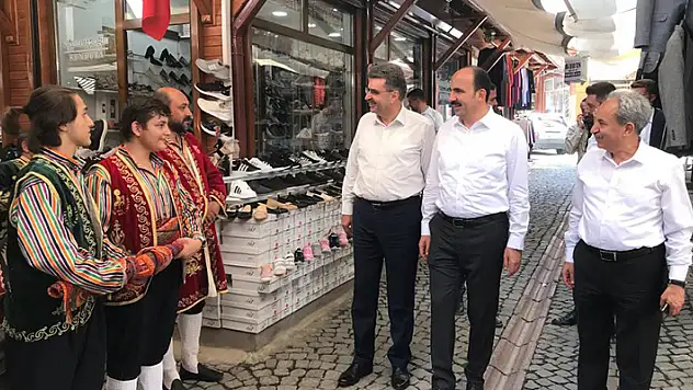 Başkan Altay: Yaptığımız çalışmalarla altyapıyı tamamlarken ilçelerimize görsel bir güzellik de kazandırıyoruz

