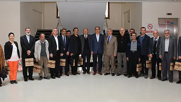Başkan Altay Yazarlar Birliği ile bir araya geldi