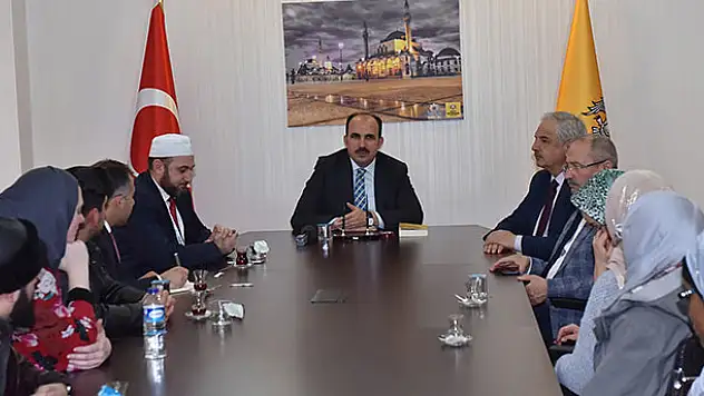 Başkan Altay, Yeni Müslüman olan Amerikalıları ağırladı