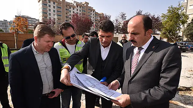 Başkan Altay Yenişehir Sosyal Tesisi ve Lise Medeniyet Akademisi inşaatını inceledi
