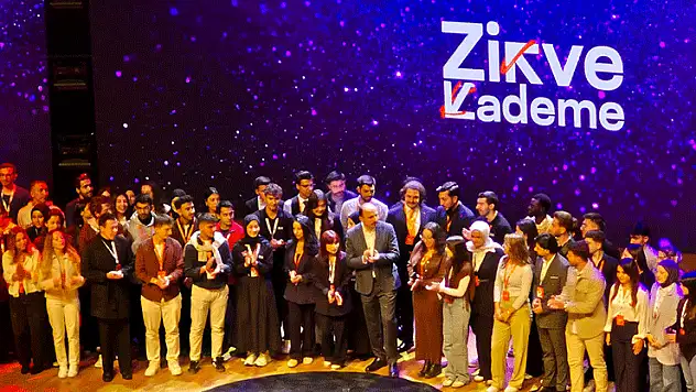Başkan Altay Zirve Kademe'de gençlerle buluştu