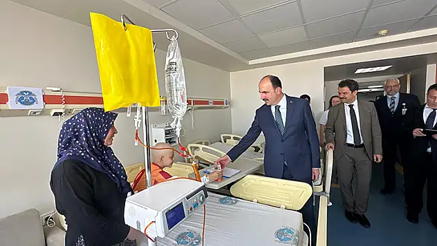 Başkan Altay'dan hastanede tedavi gören hastaları ziyaret etti