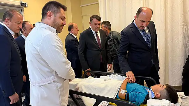 Başkan Altay'dan öğrencilere geçmiş olsun ziyareti