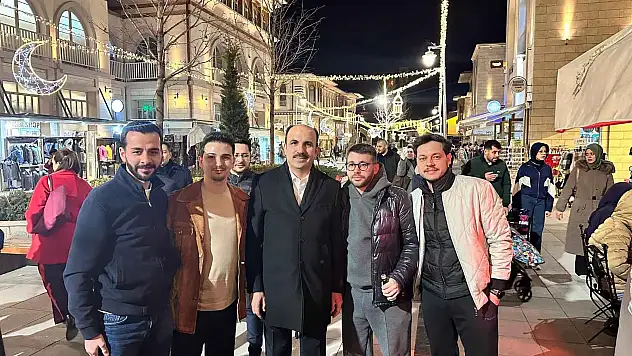 Başkan Altay'dan son teravih sonrası çarşı ziyareti