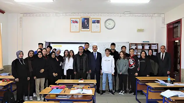 Başkan Altay'dan üniversiteye hazırlanan lise öğrencilerine bir destek daha

