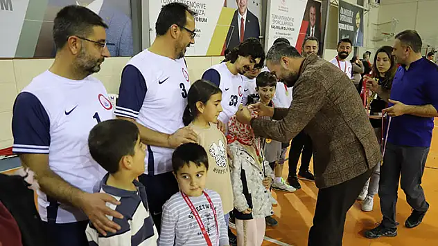Başkan Apil öğrencileri yalnız bırakmadı