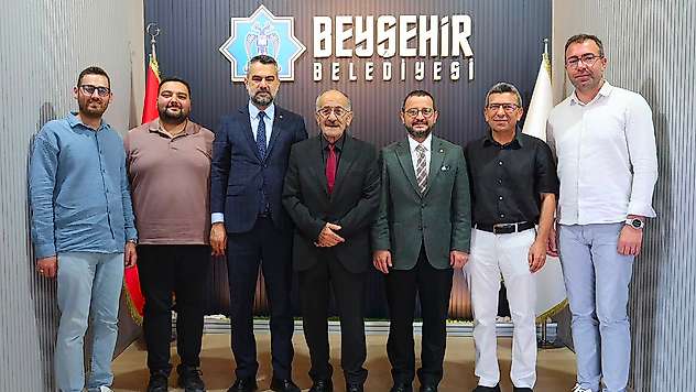Başkan Bayındır'a meslektaşlarından anlamlı plaket
