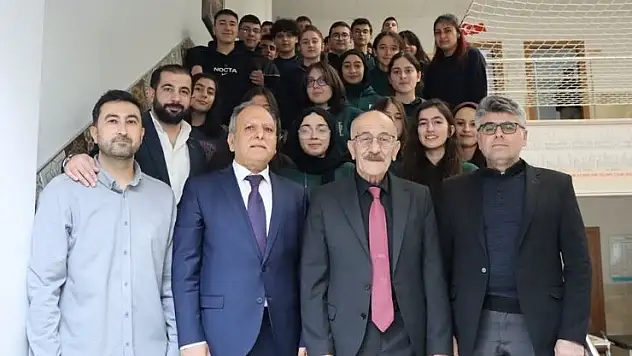 Başkan Bayındır gençlerle tecrübelerini paylaştı