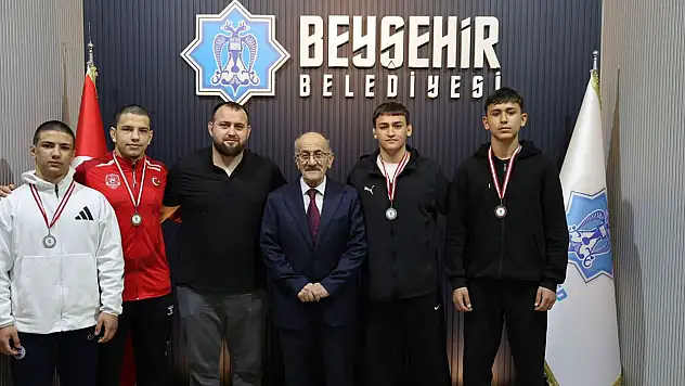 Başkan Bayındır güreşçileri ağırladı