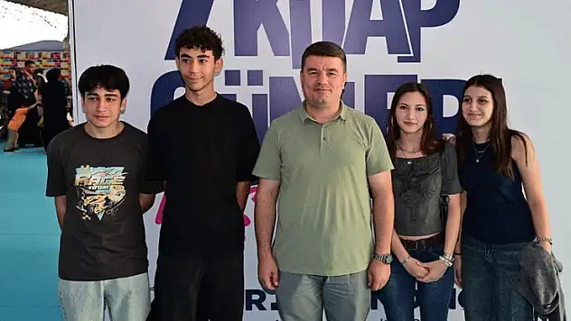 Başkan Dinçer, kitapseverlerle