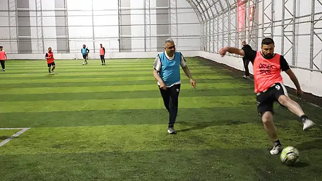Başkan Ertaş Gençlerle halı sahada buluştu