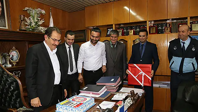 Başkan Hadimioğlu'na sürpriz doğum günü