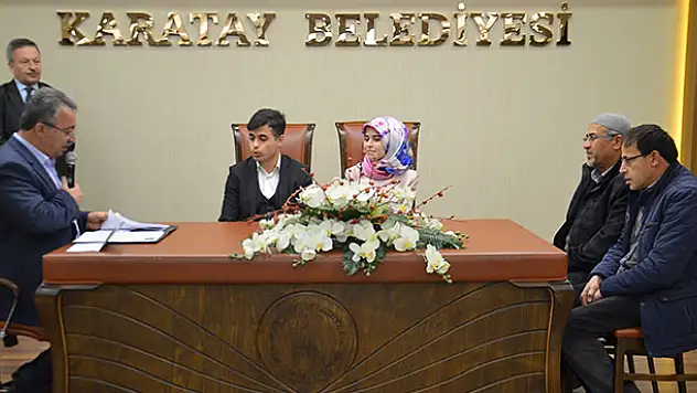 Başkan Hançerli 14 Şubat'ta evlenen çiftlerin mutluluğunu paylaştı