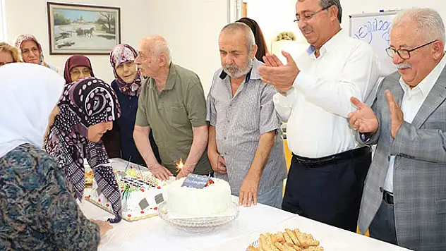 Başkan Hançerli Alheimer hastaları ile bir araya geldi