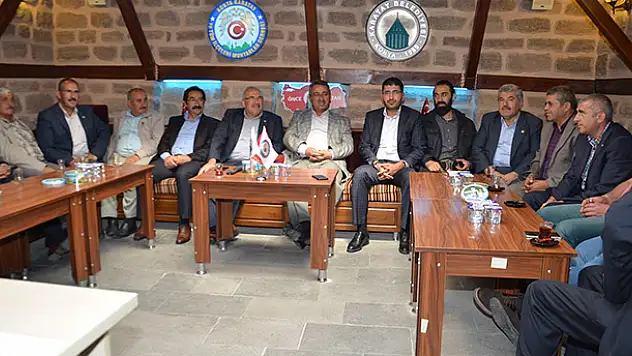 Başkan Hançerli'den muhtarlar derneğini ziyaret etti