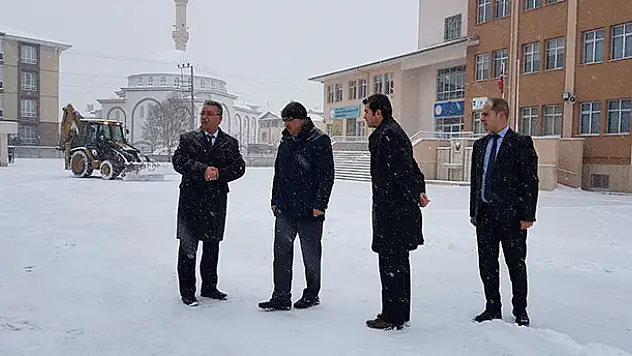 Başkan Hançerli kar temizleme çalışmalarını yerinde inceledi