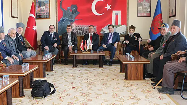 Başkan Hançerli Kore Gazileri ile bir araya geldi