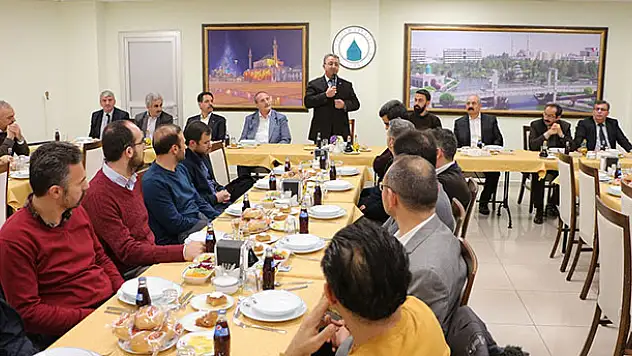 Başkan Hançerli öğretmenlerle yemekte buluştu