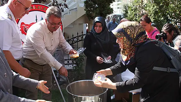 Başkan Hançerli Şehit Aileleri Derneği'nin aşure programına katıldı