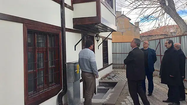 Başkan Hançerli tarihi binanın restorasyon ve yenileme çalışmalarını inceledi