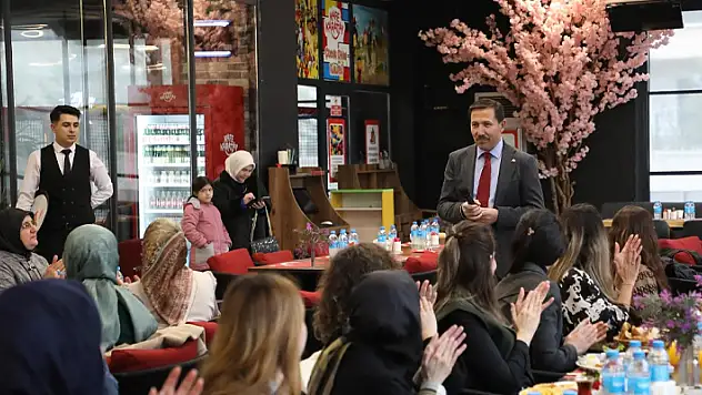 Başkan Hasan Kılca, kadın personeliyle buluştu 