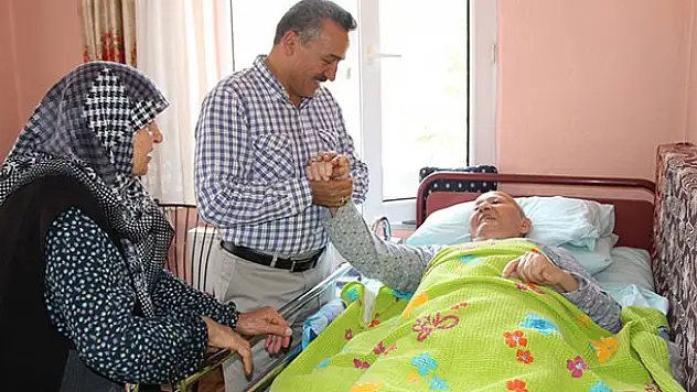 Başkan hastaları tek tek ziyaret etti