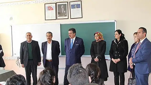 Başkan Kale'den okul ziyareti
