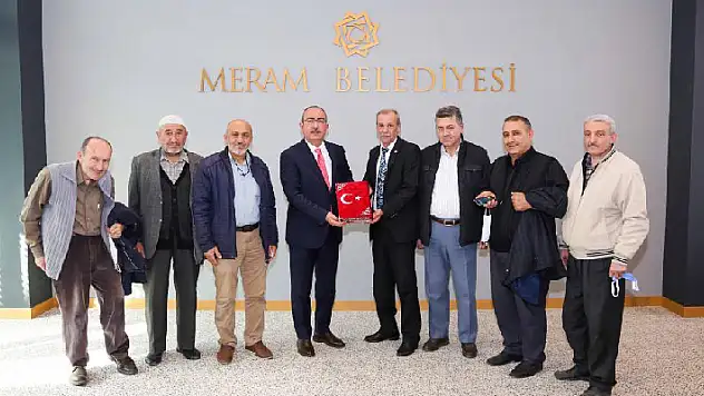 Başkan Kavuş'a vatandaşların ziyaretleri sürüyor
