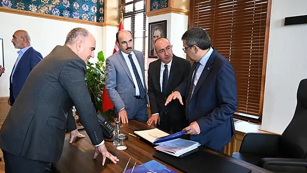 Başkan Kavuş, Bakan Tekin'e DOSD Meram'ı anlattı