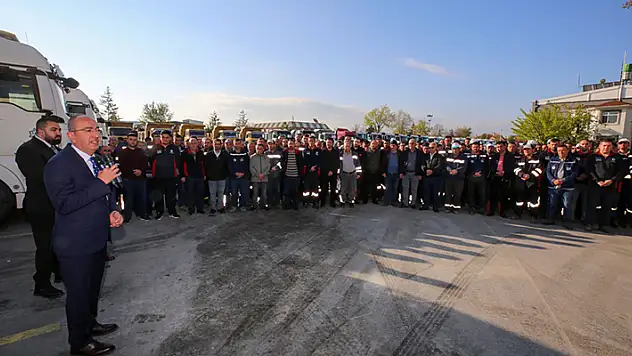 Başkan Kavuş, belediye personeliyle bayramlaştı!