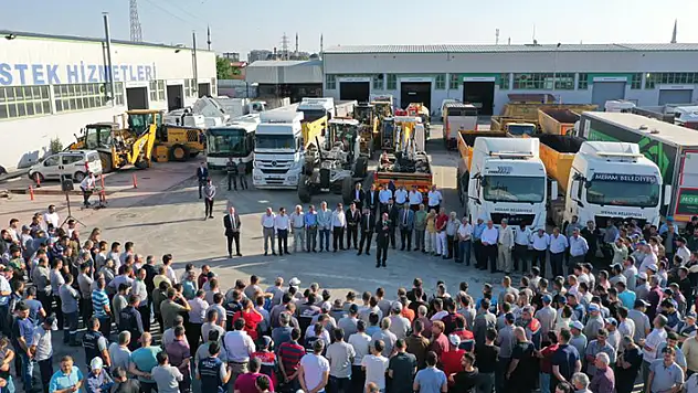 Başkan Kavuş, belediye personeliyle bayramlaştı
