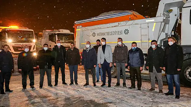 Başkan Kavuş, ekiplerle birlikte kar nöbetinde mesai yaptı