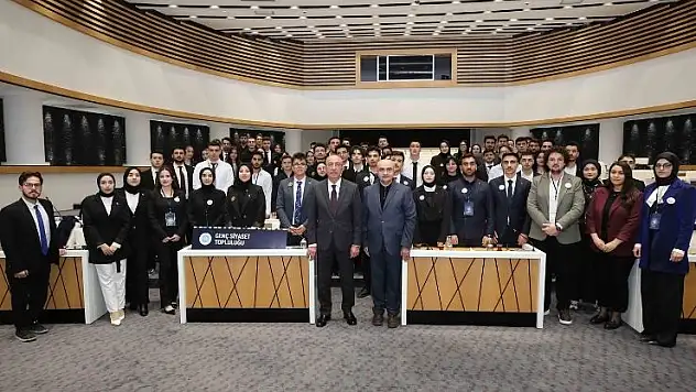 Başkan Kavuş, geleceğin siyasetçileri ve bürokratlarıyla buluştu