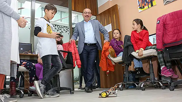 Başkan Kavuş: 'Kursiyer Gençleri ve Eğitimlerini ziyaret etti