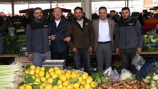 Başkan Kavuş, Muhacir Pazarı esnafını ziyaret etti
