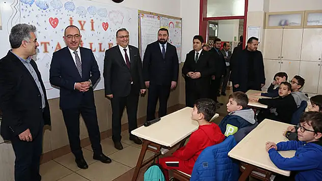 Başkan Kavuş, öğrencilerin karne mutluluğuna ortak oldu