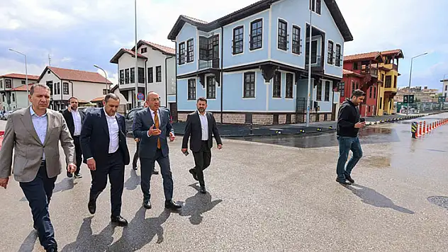 Başkan Kavuş 'Suriçi Çarşısı Birinci Etabı'nda incelemelerde bulundu