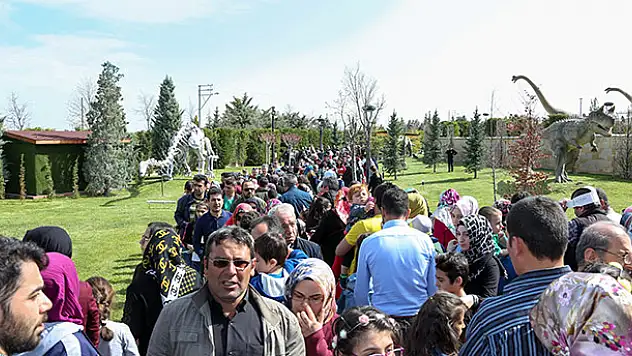Başkan Kavuş'tan çocuklara 3 büyük müjde