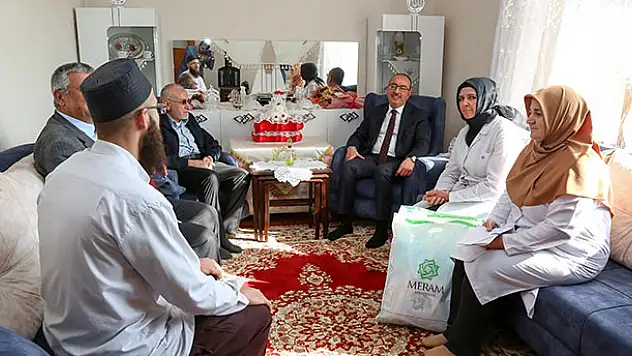 Başkan Kavuş'tan 'iyi ki doğdun bebek' ziyareti