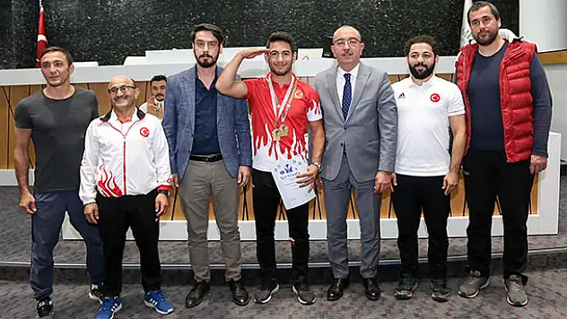 Başkan Kavuş'tan övgü