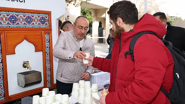 Başkan Kavuş'tan üniversite öğrencilerine çorba ikramı